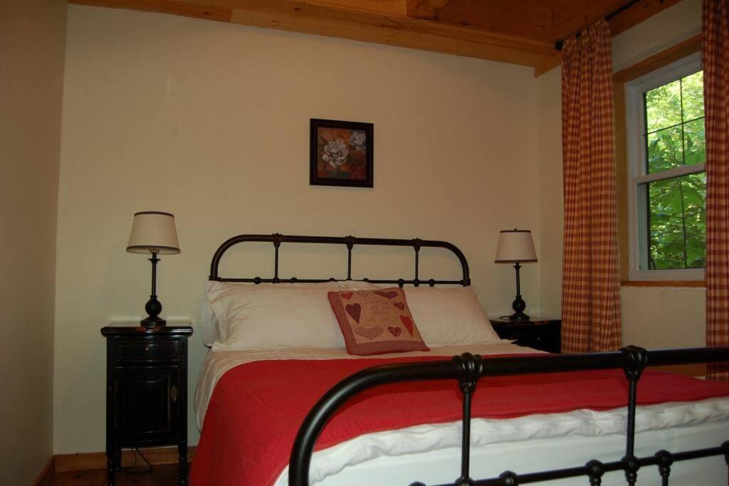 Quiet, Cozy And Comfortable Chalet Val-des-Lacs Екстер'єр фото